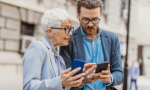 5 Easy Tips to Make Android Smartphones Accessible for Seniors
