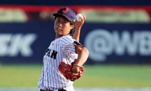 Japanese Pitcher Becomes the First Female Professional Baseball Player in Canada